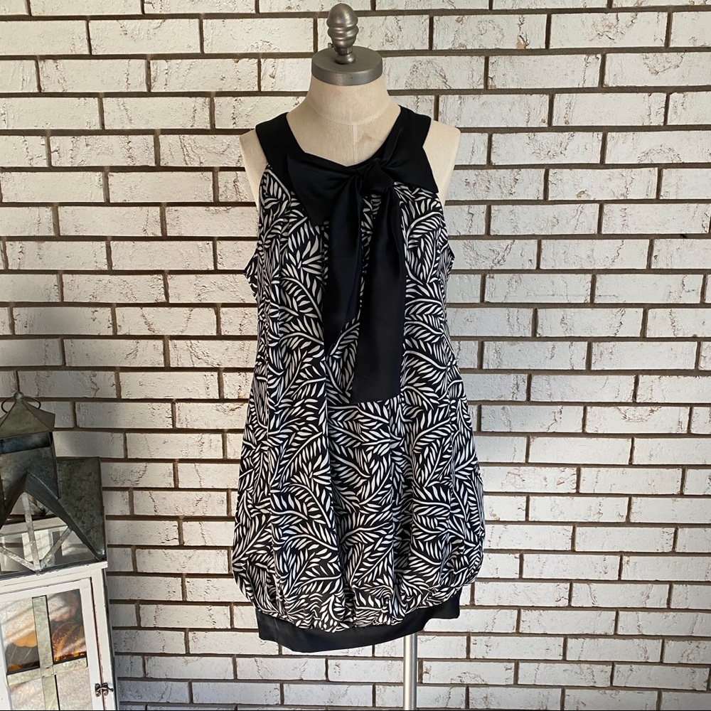 Forever 21 - Black & White fern print Dress band at bottom neck tie sz L